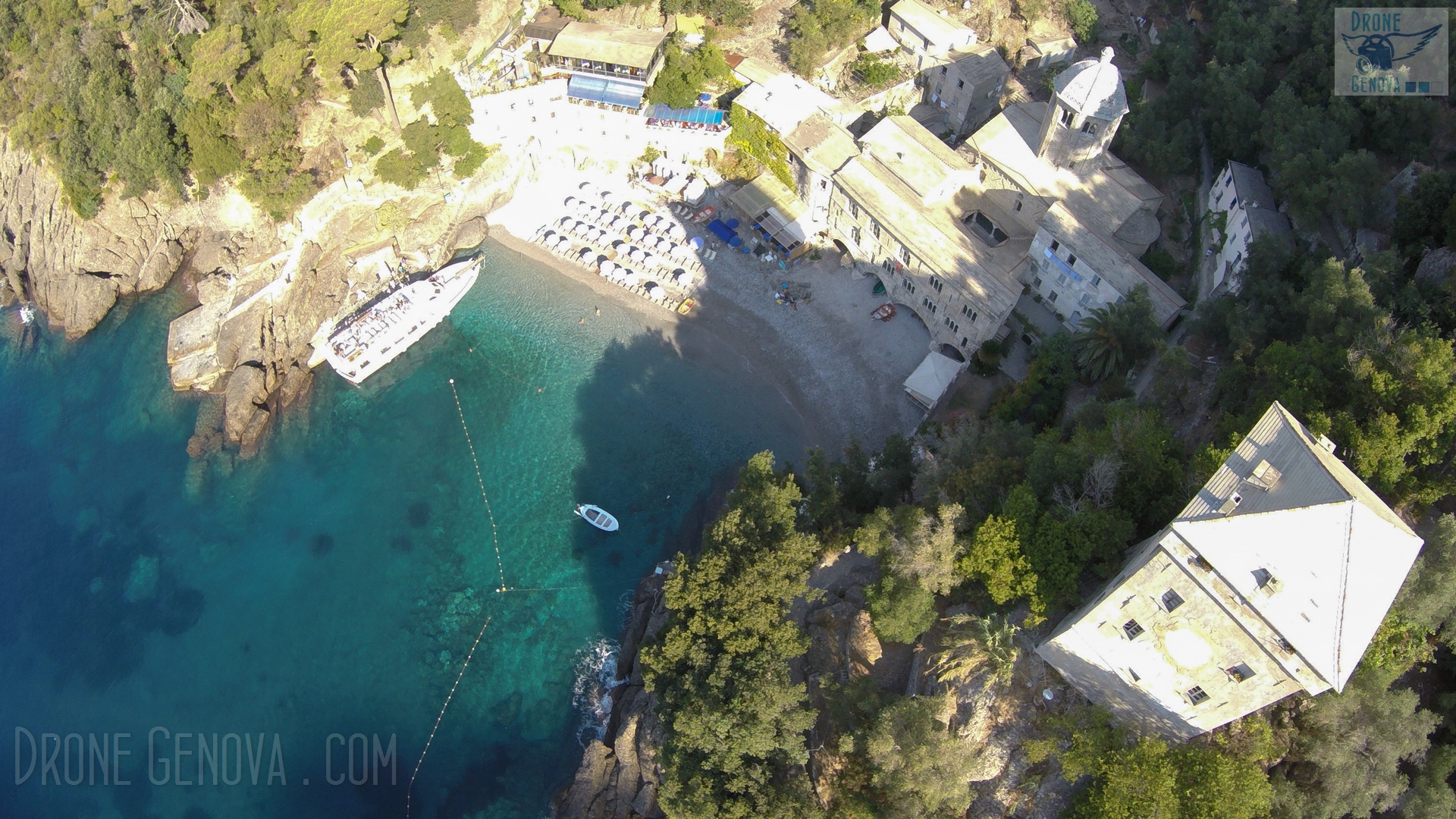 L' abbazia di San Fruttuoso di Camogli vista dal drone